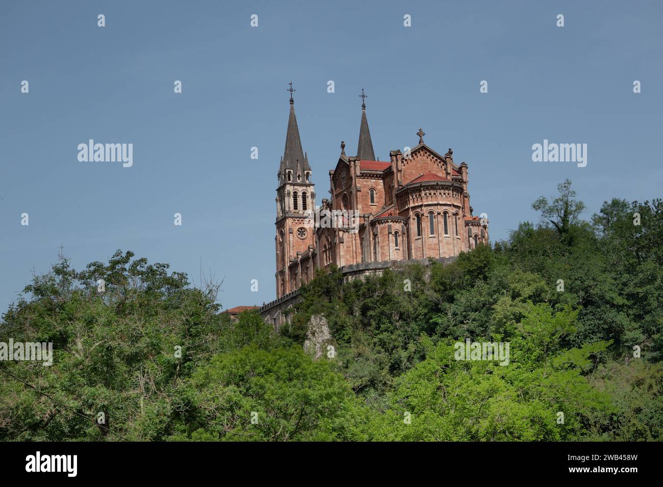 Basilica santuario de Covadonga, Spagna settentrionale Foto Stock