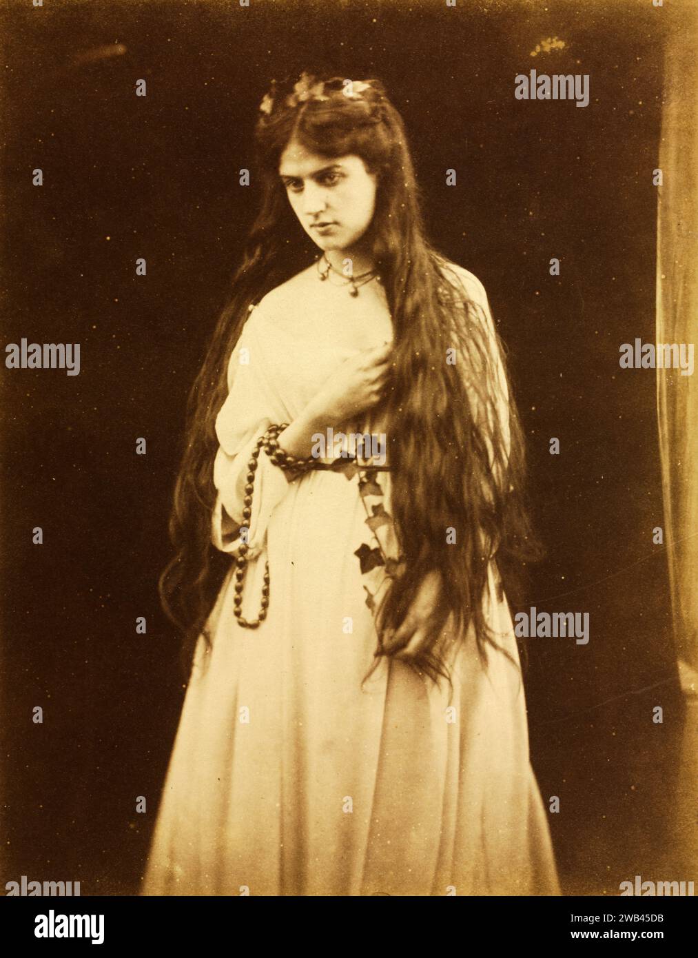 Mnemosyne (Marie spartali, 1844-1927). Julia Margaret Cameron. 1868. Stampa di albumi da un collodion umido negativo. Foto Stock