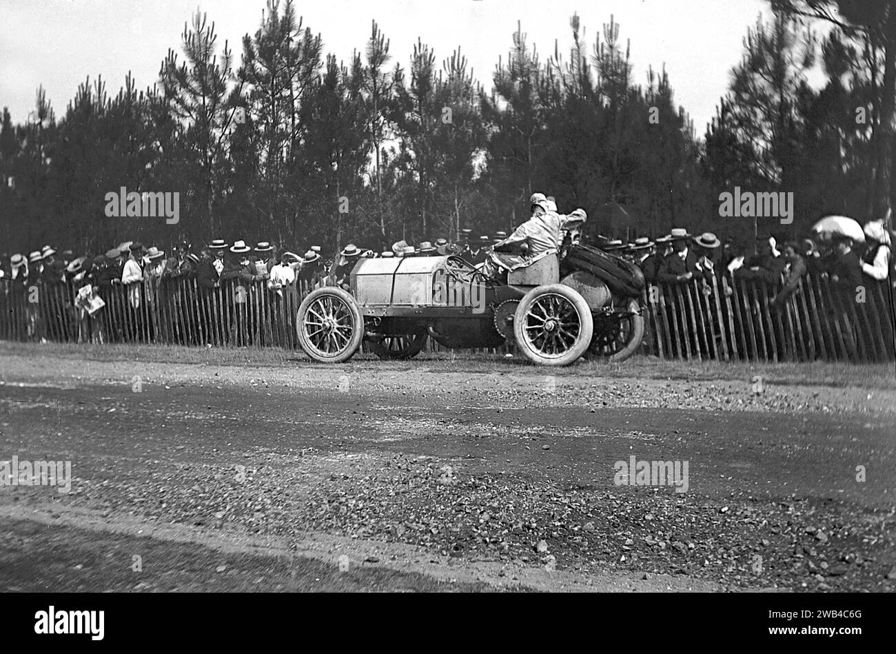 Prima edizione della 24 ore di le Mans endurance sport car race (24 heures du Mans). 26 e 27 giugno 1906. La Mercedes II guidata da Mariaux. Foto di Jean de Biré Foto Stock
