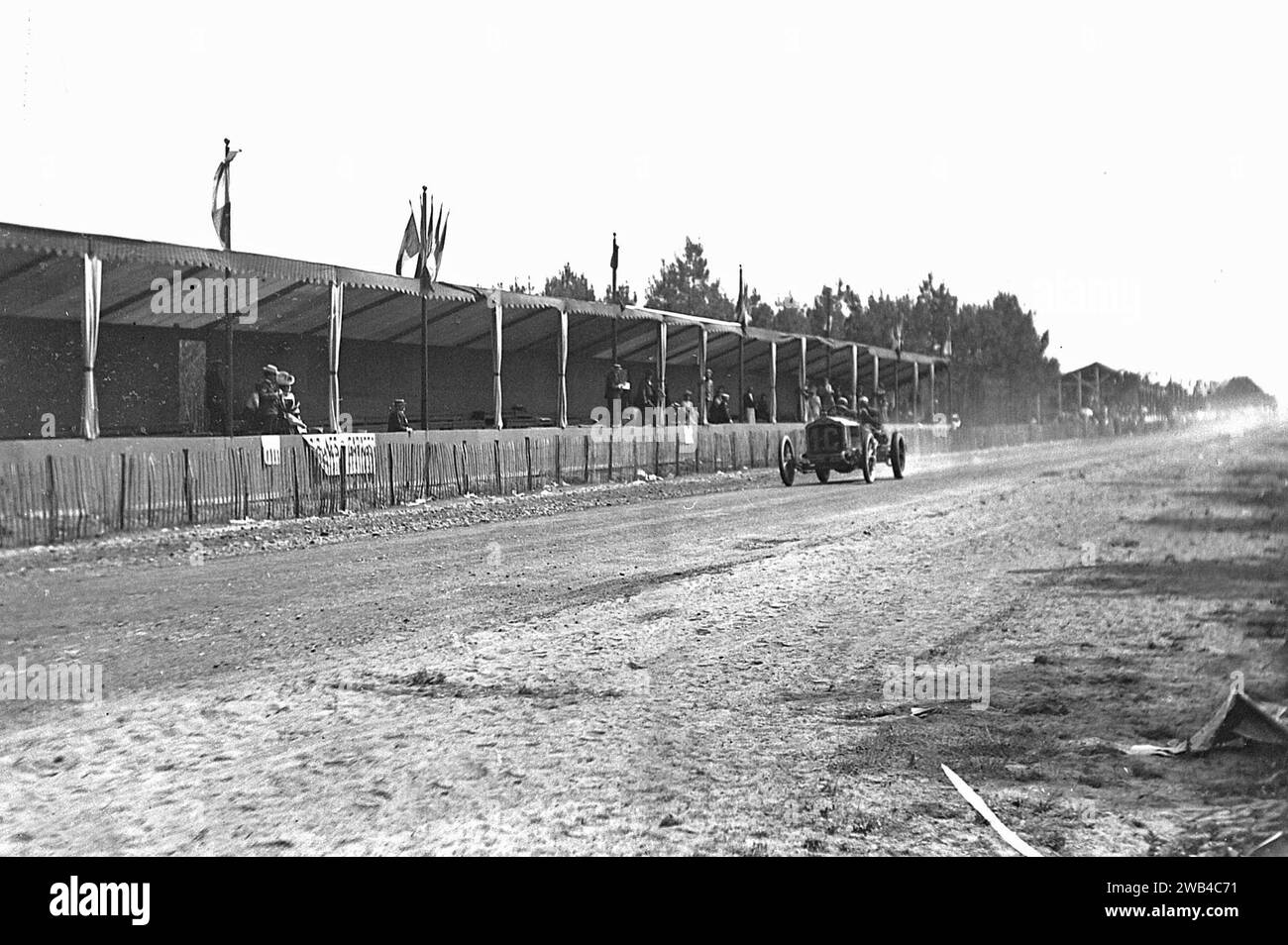 Prima edizione della 24 ore di le Mans endurance sport car race (24 heures du Mans). 26 e 27 giugno 1906. La Lorraine-Dietrich guidata da Arthur Duray. Foto di Jean de Biré Foto Stock
