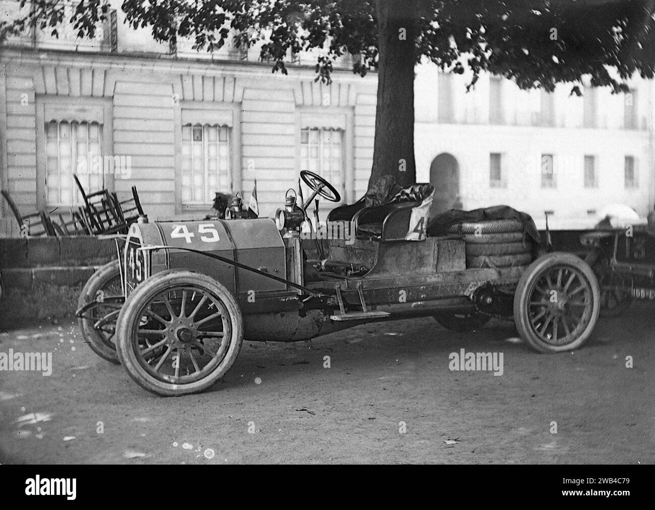 Prima edizione della 24 ore di le Mans endurance sport car race (24 heures du Mans). 26 e 27 giugno 1906. La macchina 45 si è fermata. Foto di Jean de Biré Foto Stock