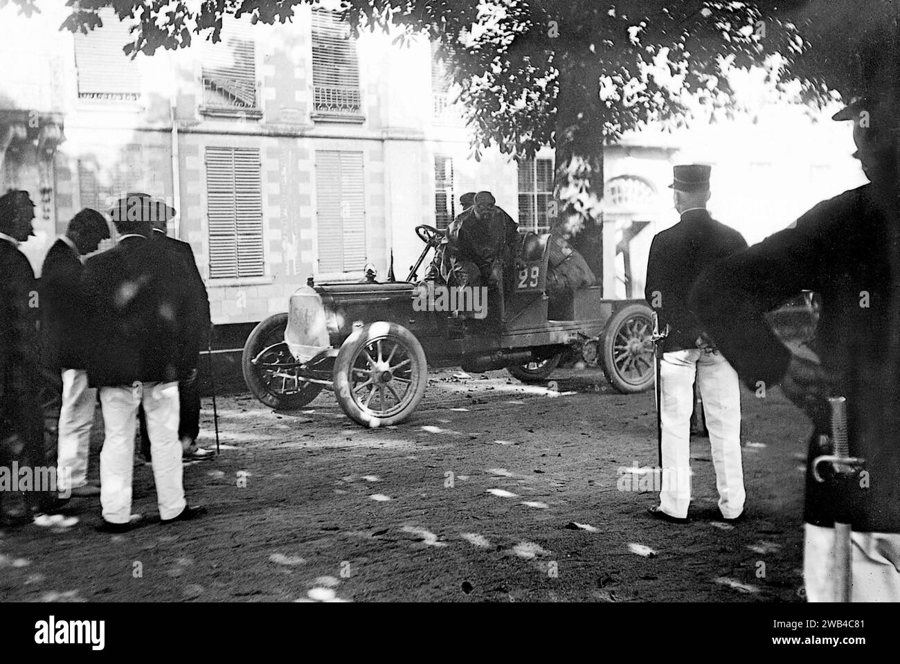 Prima edizione della 24 ore di le Mans endurance sport car race (24 heures du Mans). 26 e 27 giugno 1906. Un concorrente si è fermato. Foto di Jean de Biré Foto Stock