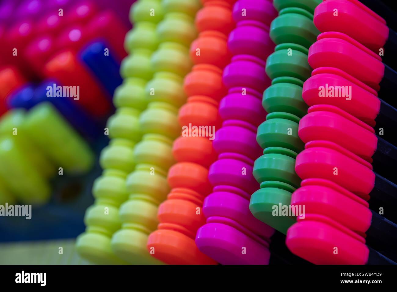 diversi tipi di inchiostri colorati utilizzati come evidenziatori e penne coloranti per bambini, sicuri e facili da pulire Foto Stock