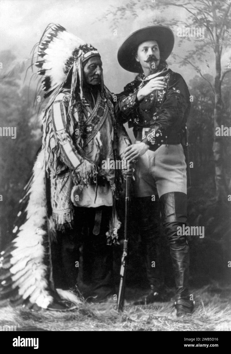 Toro seduto e Buffalo Bill, Buffalo Bill, William Cody, William Frederick Cody (1846 – 1917), noto come Buffalo Bill, soldato americano, cacciatore di bisonti e showman. Foto Stock