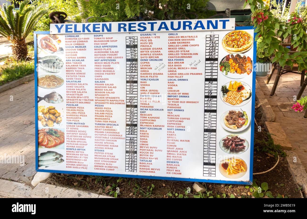 Menu all'aperto del ristorante Yelken con prezzi su piatti, piatti locali e piatti locali ad Antalya Turkey Foto Stock