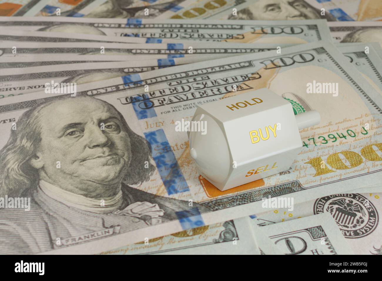 Girando in alto con le parole "COMPRA, VENDI e REGGI" le bollette del dollaro. Concetto di investimento. illustrazione 3d. Foto Stock