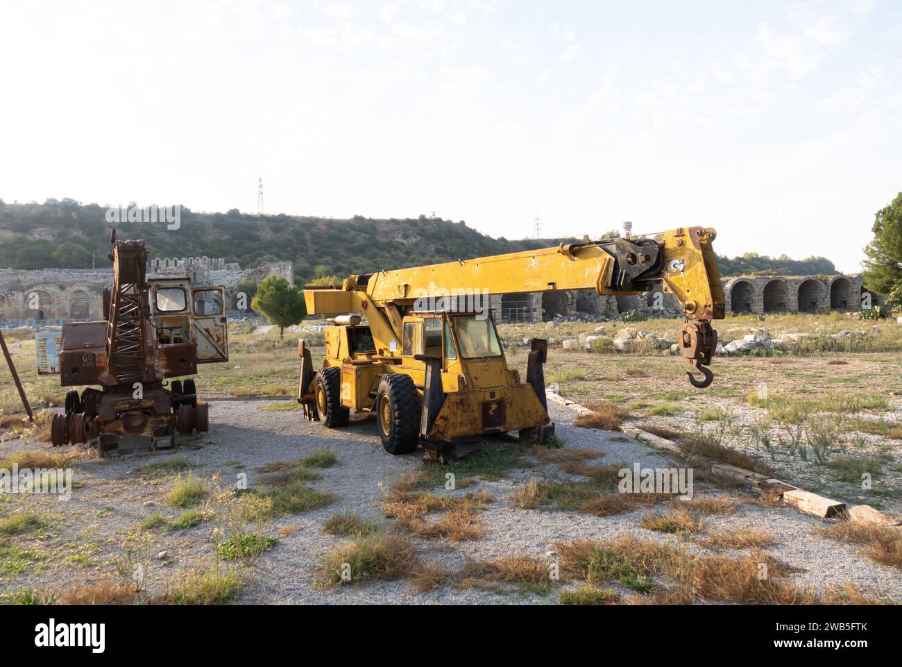 Esposizione di macchine turche. Museo all'aperto delle macchine turche - gru utilizzate per i primi scavi nella città di Perge Foto Stock