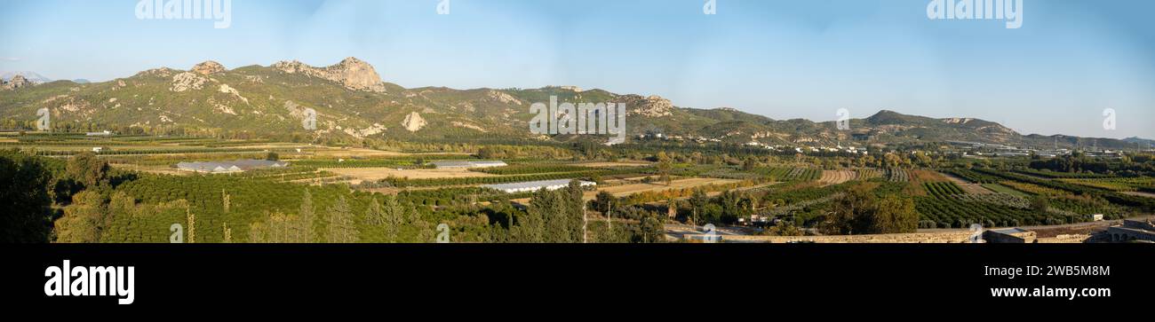 Vista panoramica delle colline turche di Bozyaka Antalya, vista panoramica dei paesaggi turchi Foto Stock