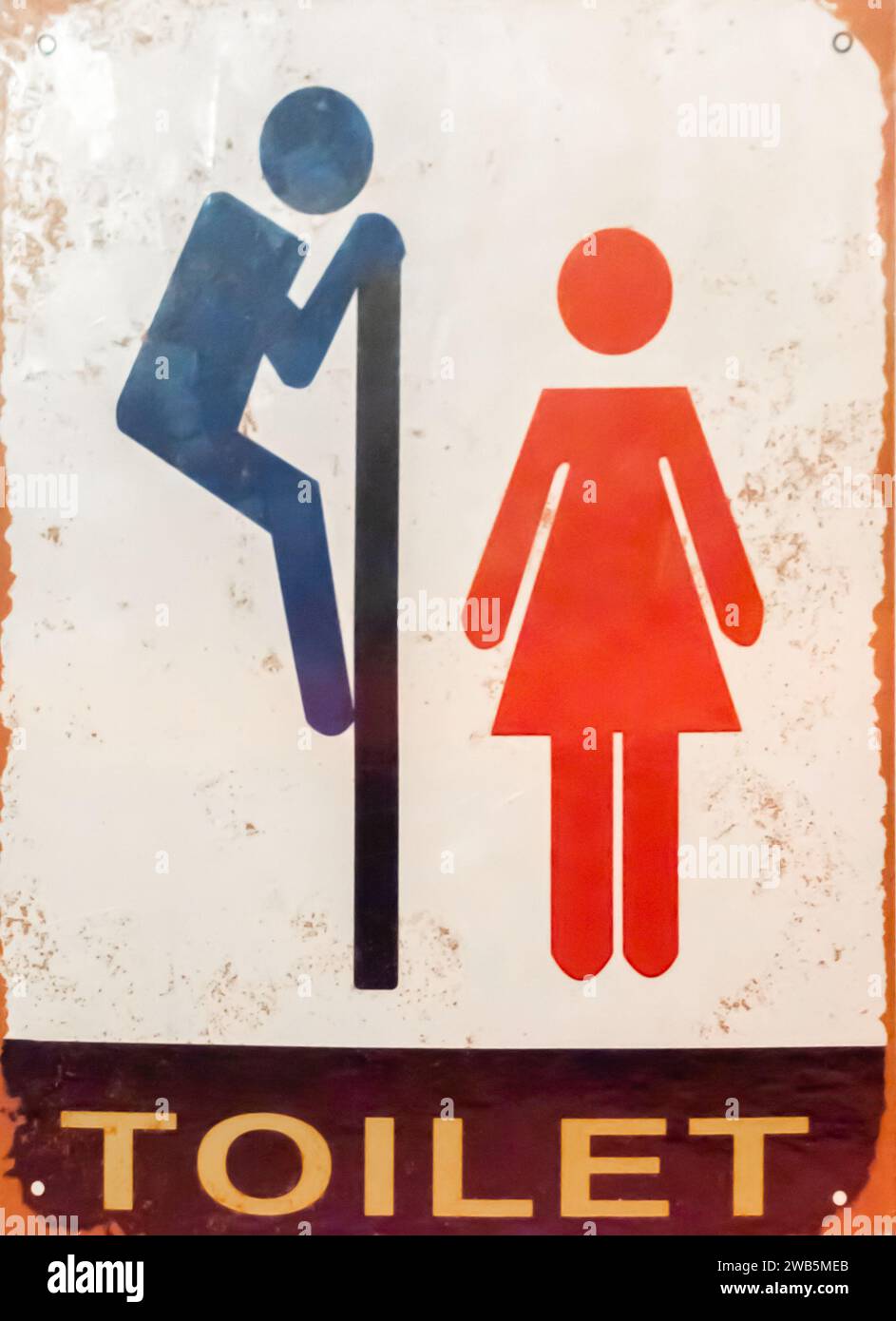 Il cartello del bagno del WC mostra una figura maschile che fa leva sulla femmina Foto Stock