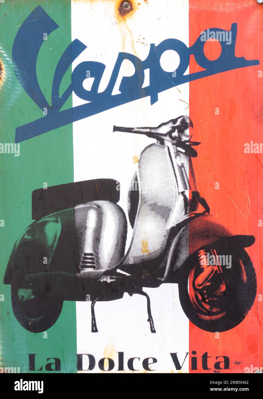 Piastra per scooter Vespa, usata arrugginita Foto Stock