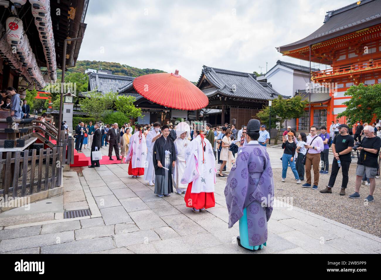 Cerimonia di nozze tradizionale giapponese al Santuario Yasaka Jinja. Foto Stock
