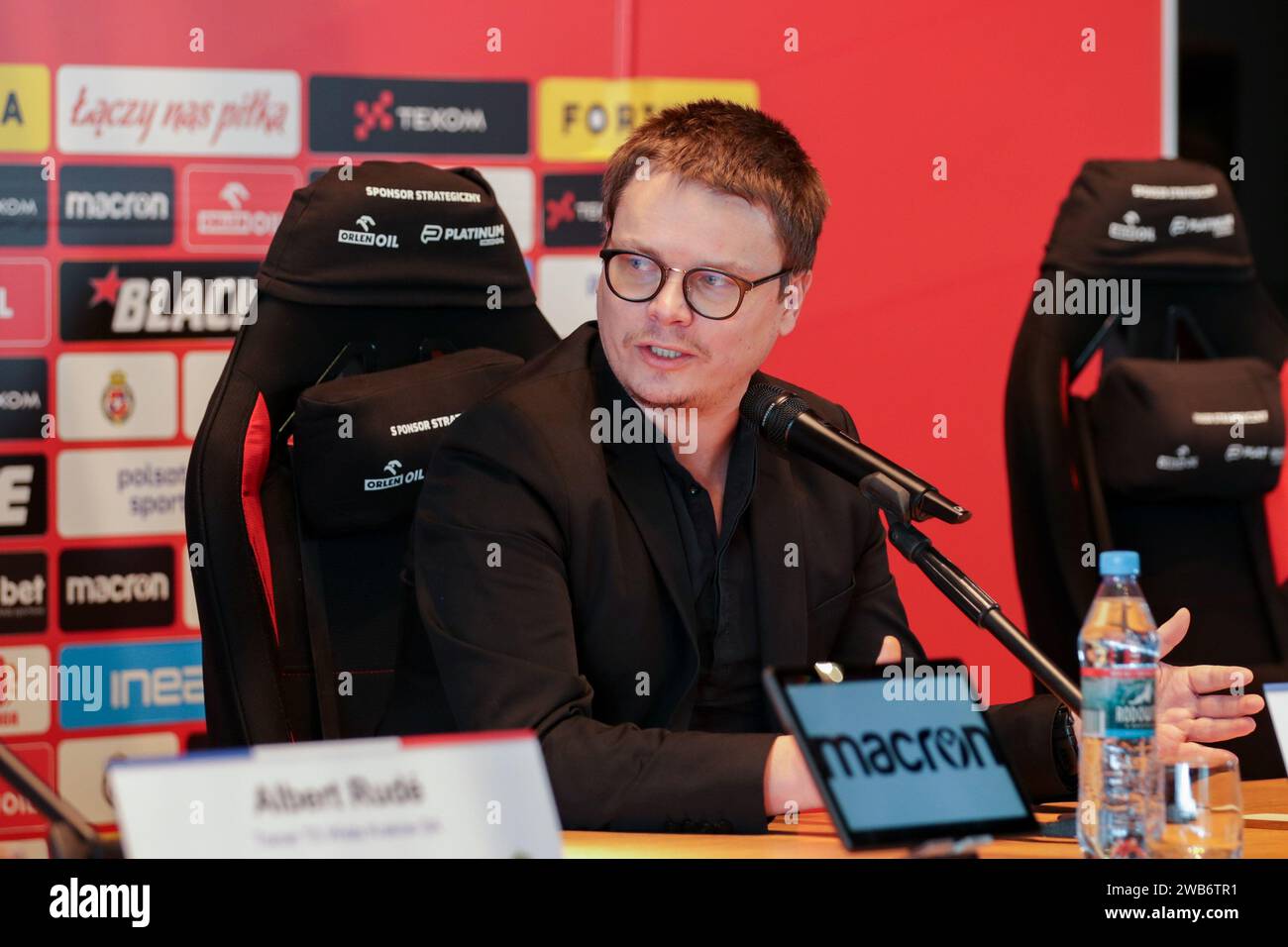 Cracovia, Polonia. 8 gennaio 2024. Jaroslaw Krolewski di Wisla Cracovia visto in una conferenza stampa durante la presentazione del nuovo allenatore di Wisla Cracovia allo Stadio Municipale di Cracovia. Credito: SOPA Images Limited/Alamy Live News Foto Stock