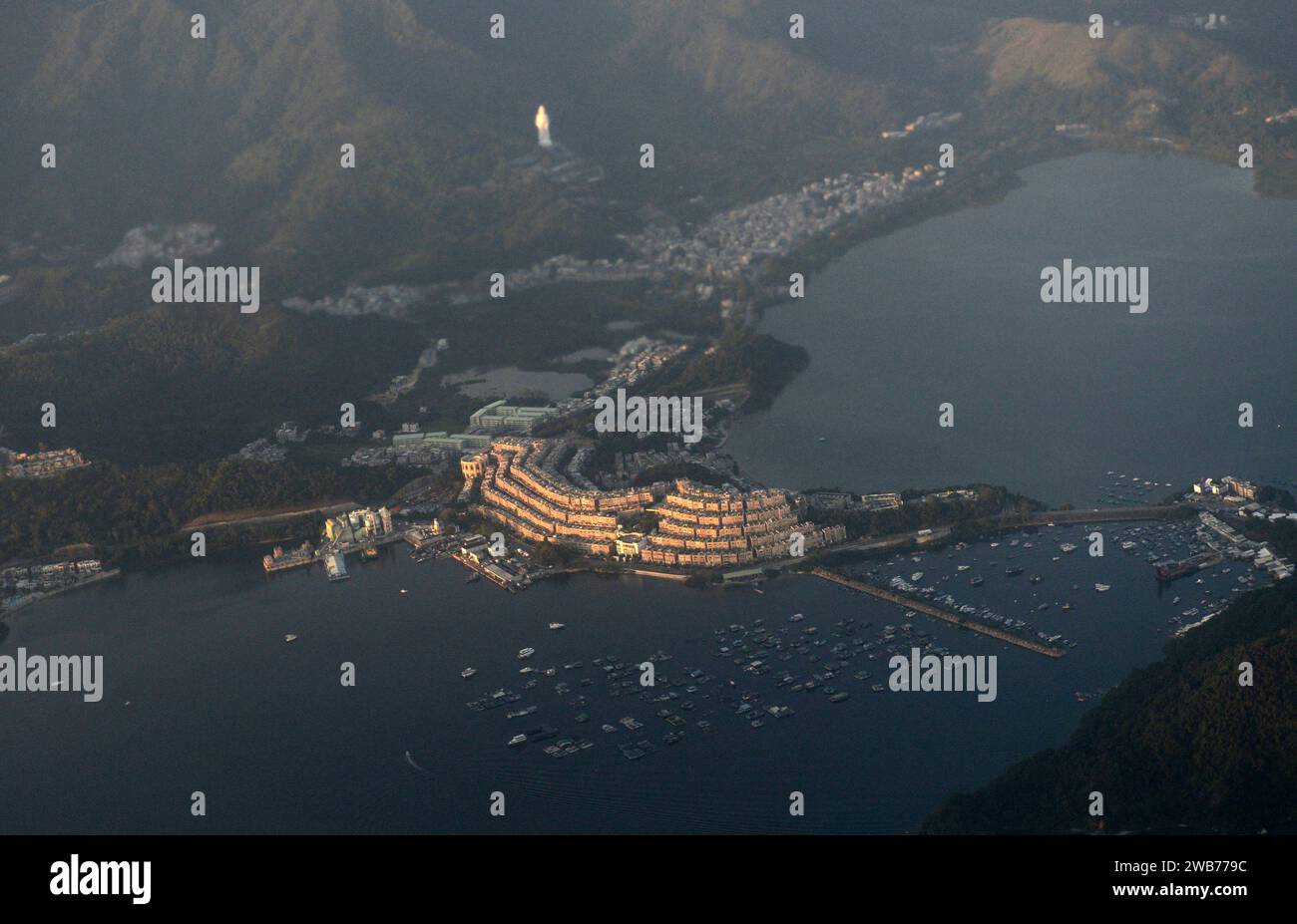 Vista aerea di Plover Cove, Tai po e il complesso Beverly Hills a Hong Kong. Foto Stock