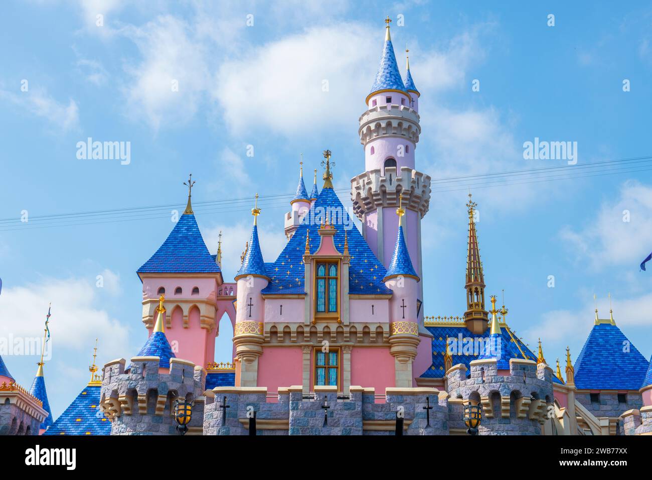 Castello della bella addormentata nel parco Disneyland di Anaheim, California, USA. Foto Stock