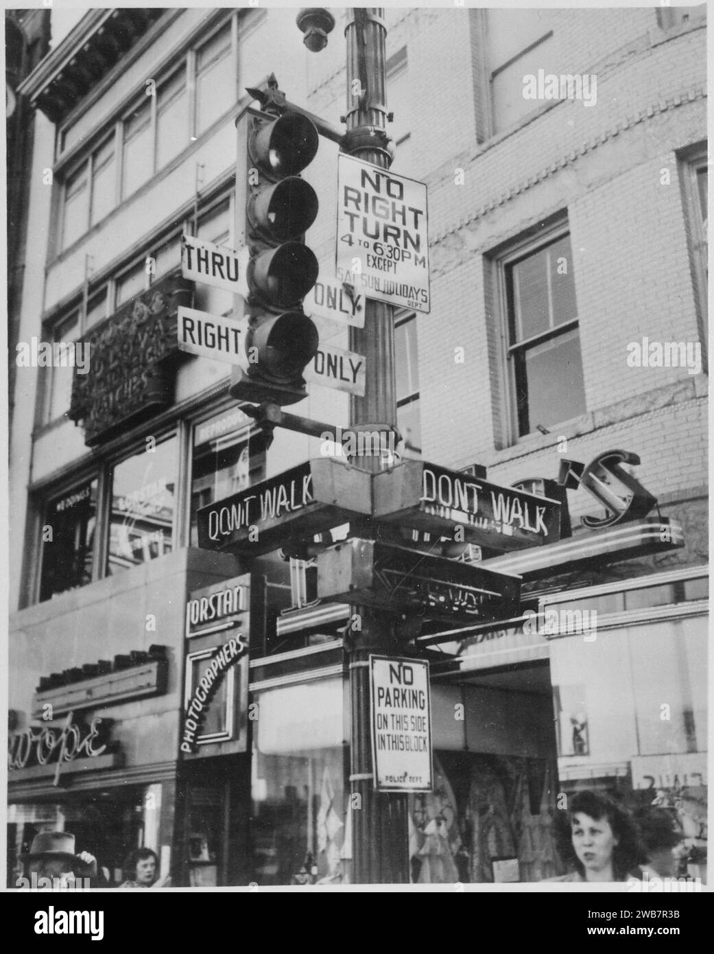 ''Walk'''''Don't Walk'''''''No Right Turn''''''' (camminare, non camminare, non camminare), ''No RIGHT Turn''''''' (solo passante), un segnale stradale complicato per non complicare Washington D.C., Foto Stock