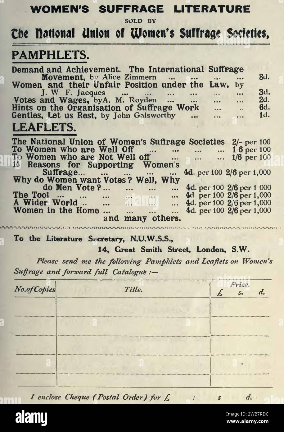 ''Women's Suffrage Literature sold by the National Union of Women's Suffrage Societies'' (opuscoli e volantini), dal pamphlet ''Homo Sum'' è una lettera ad un anti-suffragista da un'antropologa di Jane Harrison (pagina 35 raccolto). Foto Stock