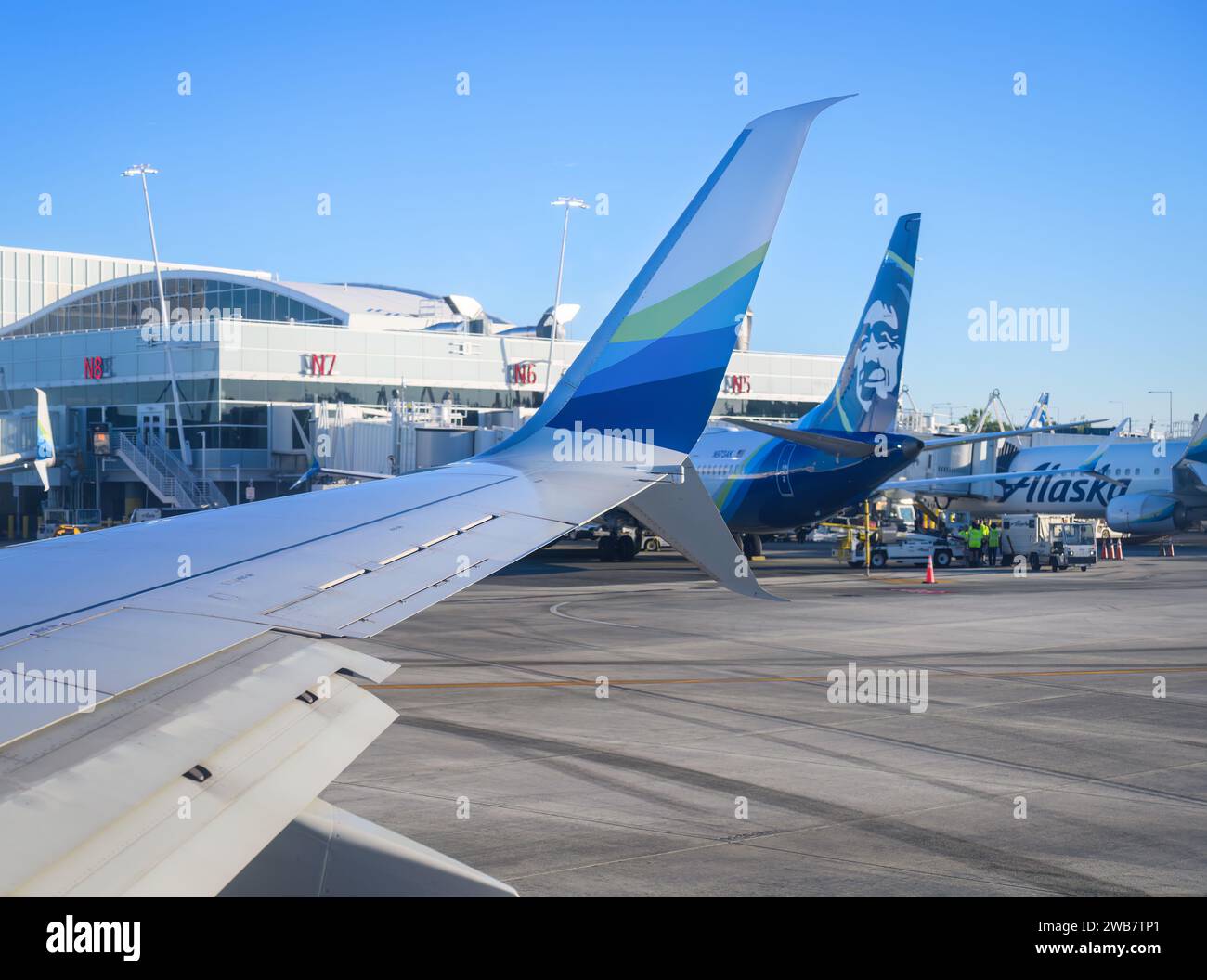 Seattle, USA - 04 agosto 2023: Aeroplani Alaska Airline presso l'aeroporto internazionale di Seattle-Tacoma. Foto Stock
