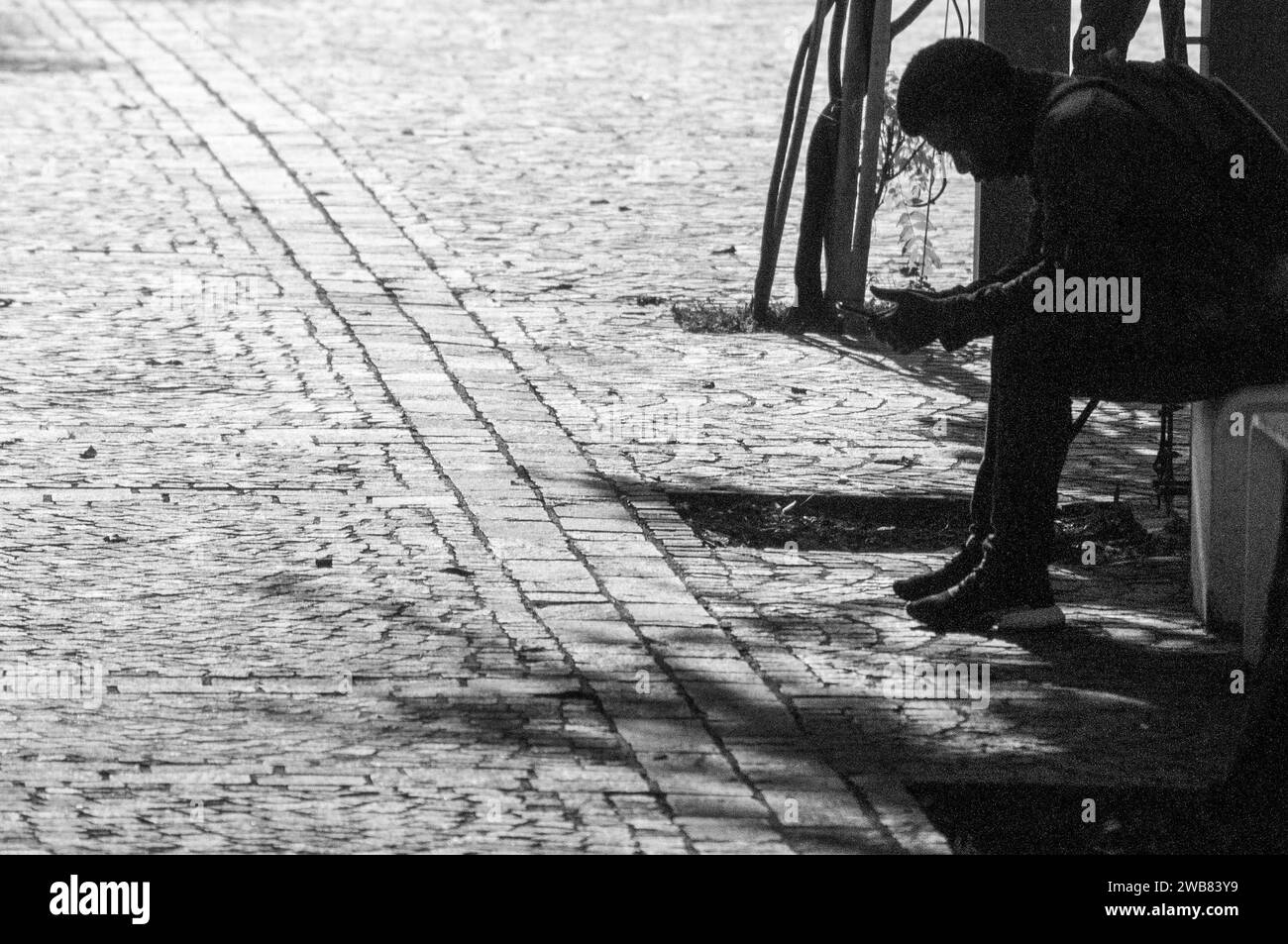 Uomo che scrive su Place Gambetta, Cahors, dipartimento Lot, Francia Foto Stock
