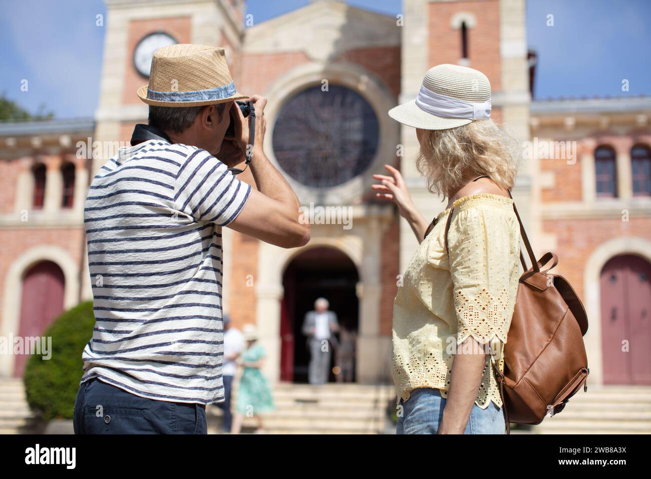 i giovani hanno una buona giornata in città Foto Stock