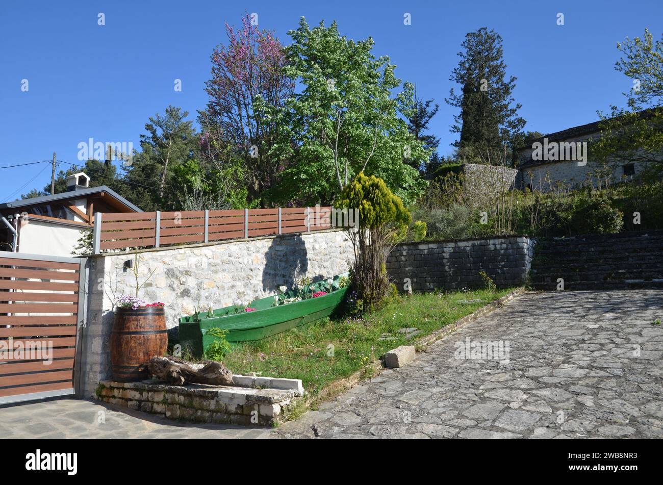 Grecia, nord-occidentale, regione dell'Epiro, città e castello di Ioannina, lago Pamvotida e l'isola Foto Stock