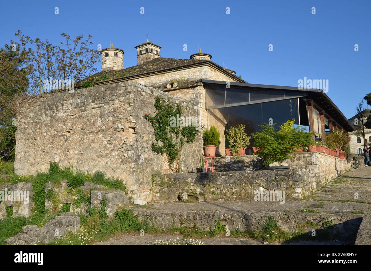 Grecia, nord-occidentale, regione dell'Epiro, città e castello di Ioannina, lago Pamvotida e l'isola Foto Stock