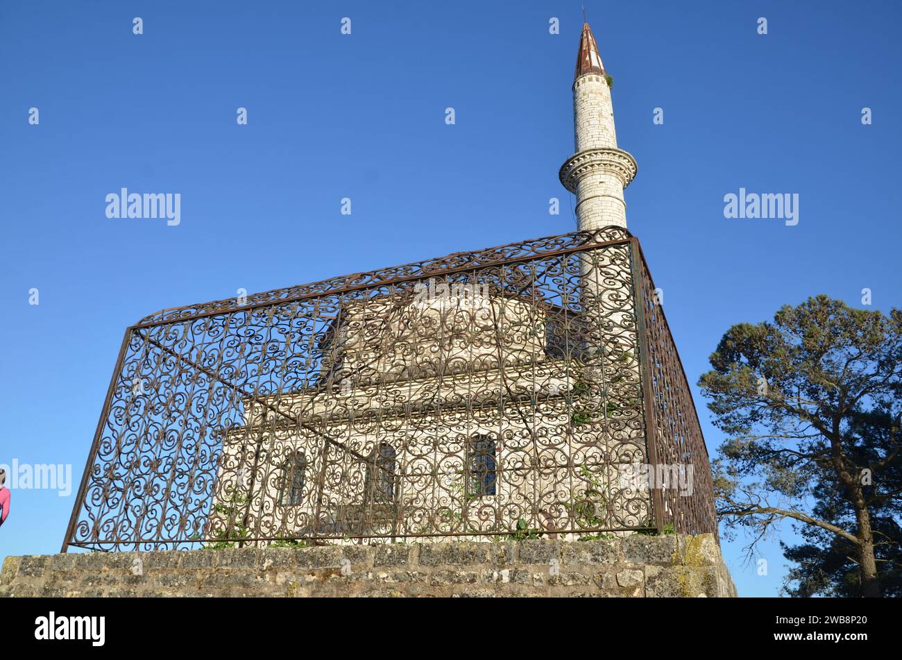 Grecia, nord-occidentale, regione dell'Epiro, città e castello di Ioannina, lago Pamvotida e l'isola Foto Stock