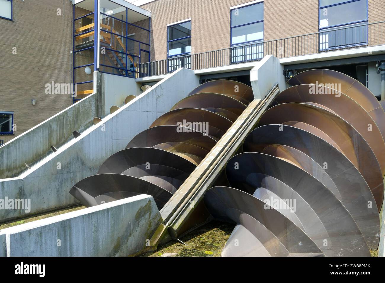 Rotterdam, Paesi Bassi - maggio 28 2017: La stazione di pompaggio J.U. Smit/Nederwaard a Kinderdijk utilizza la pompa dell'acqua a vite Archimedes Foto Stock
