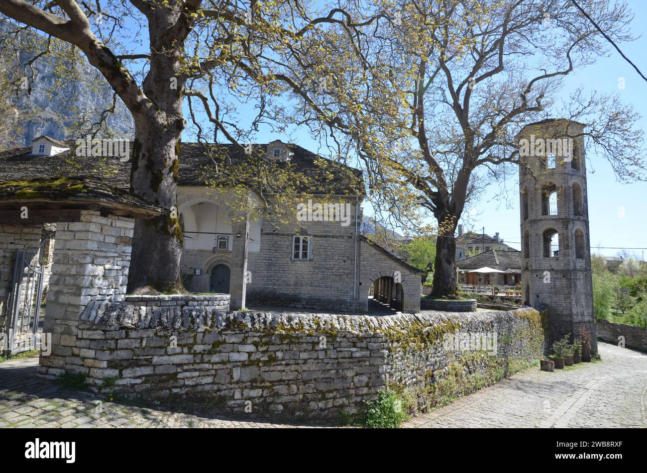 Grecia, nord-occidentale, regione dell'Epiro, monumento Ioannina Kalpaki, villaggio Zagoria Papigko e ponte ad arco di pietra Konitsa Foto Stock