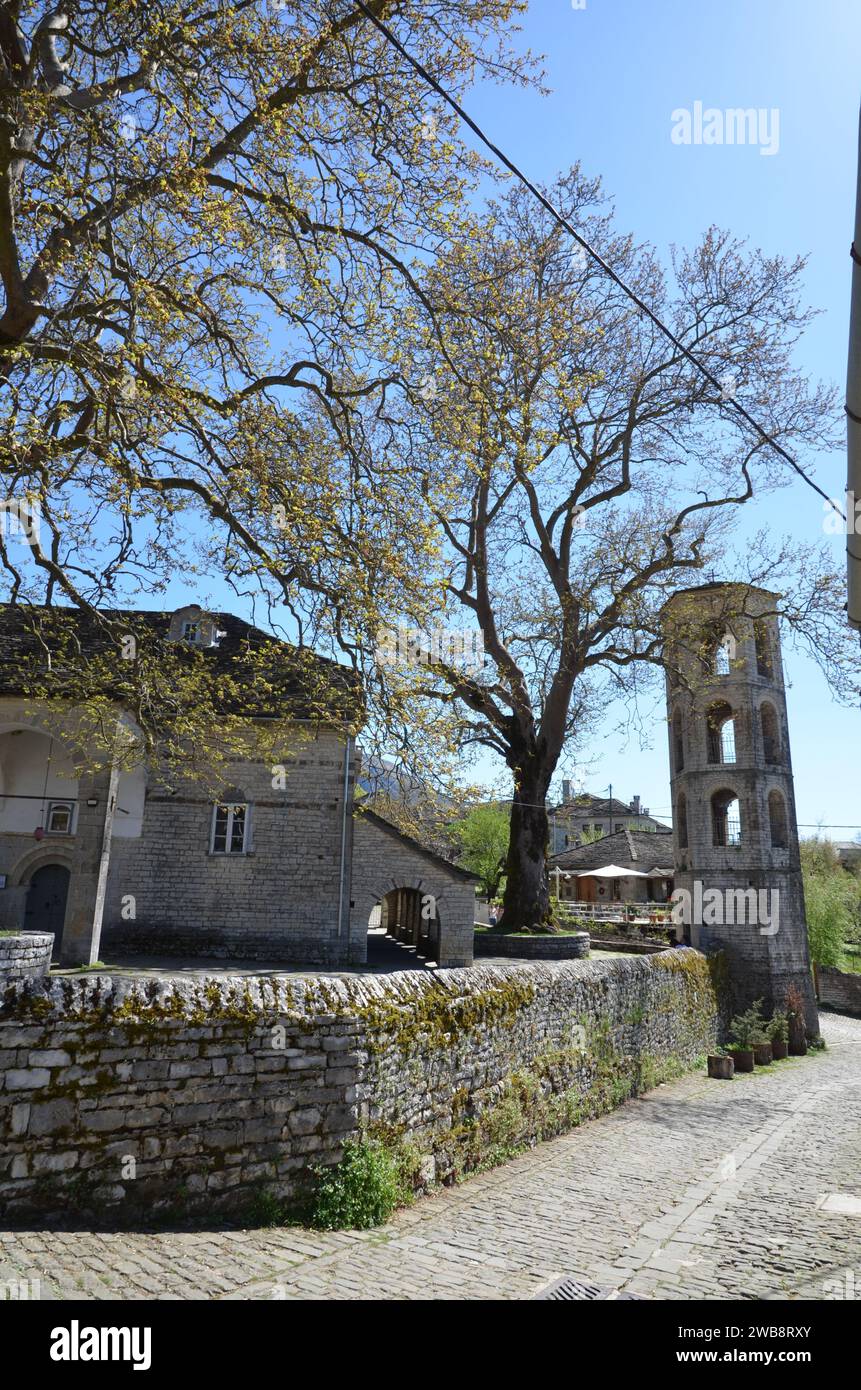 Grecia, nord-occidentale, regione dell'Epiro, monumento Ioannina Kalpaki, villaggio Zagoria Papigko e ponte ad arco di pietra Konitsa Foto Stock