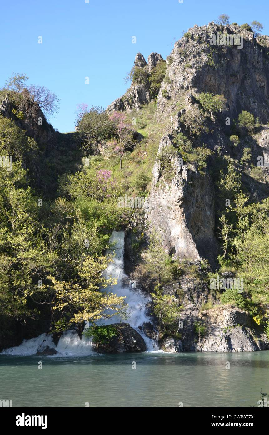 Grecia, nord-occidentale, regione dell'Epiro, monumento Ioannina Kalpaki, villaggio Zagoria Papigko e ponte ad arco di pietra Konitsa Foto Stock