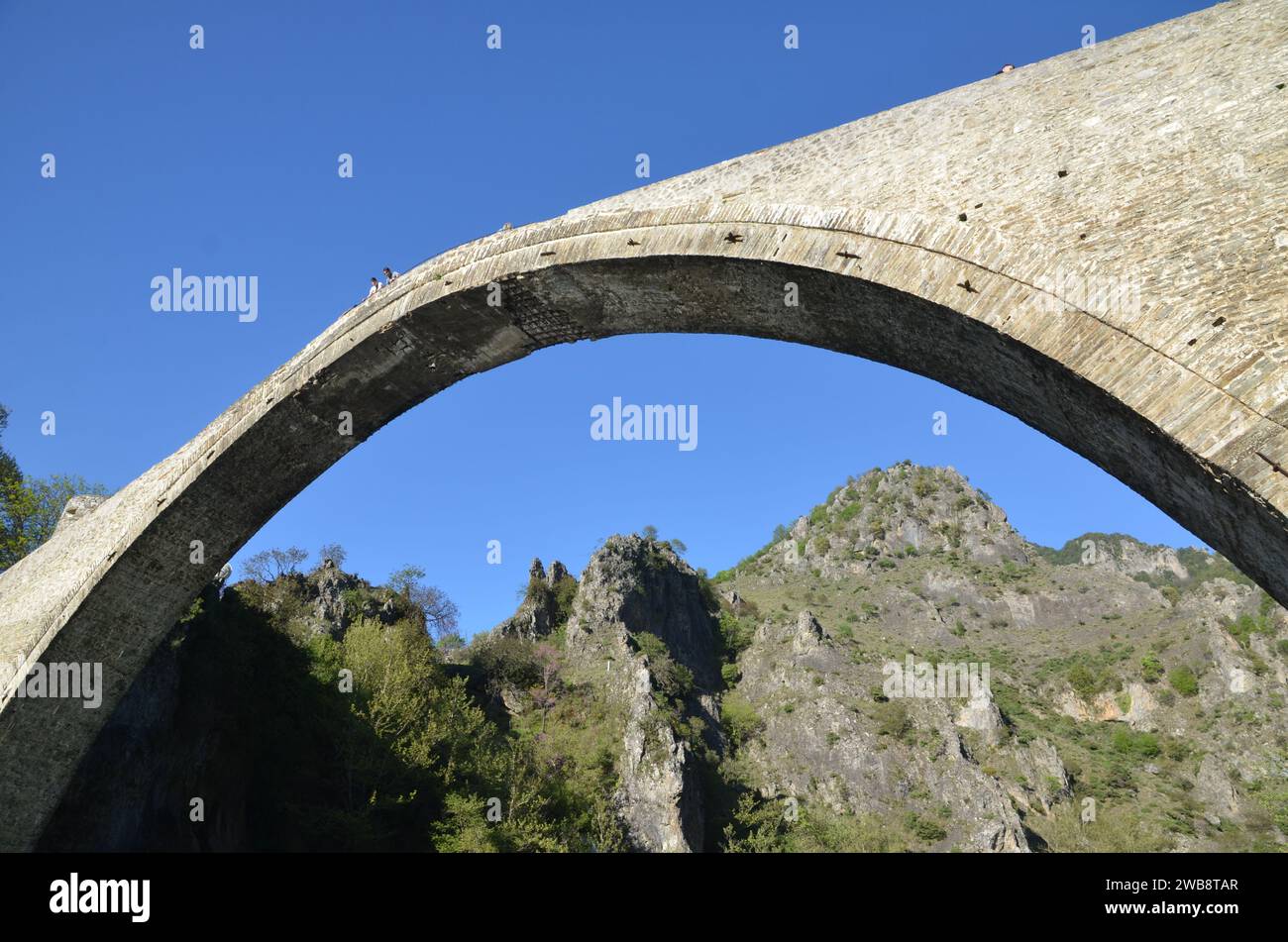 Grecia, nord-occidentale, regione dell'Epiro, monumento Ioannina Kalpaki, villaggio Zagoria Papigko e ponte ad arco di pietra Konitsa Foto Stock
