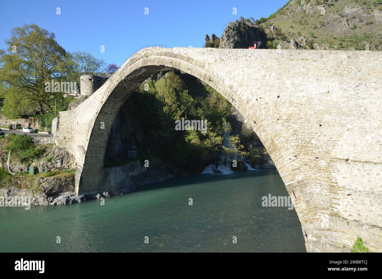 Grecia, nord-occidentale, regione dell'Epiro, monumento Ioannina Kalpaki, villaggio Zagoria Papigko e ponte ad arco di pietra Konitsa Foto Stock
