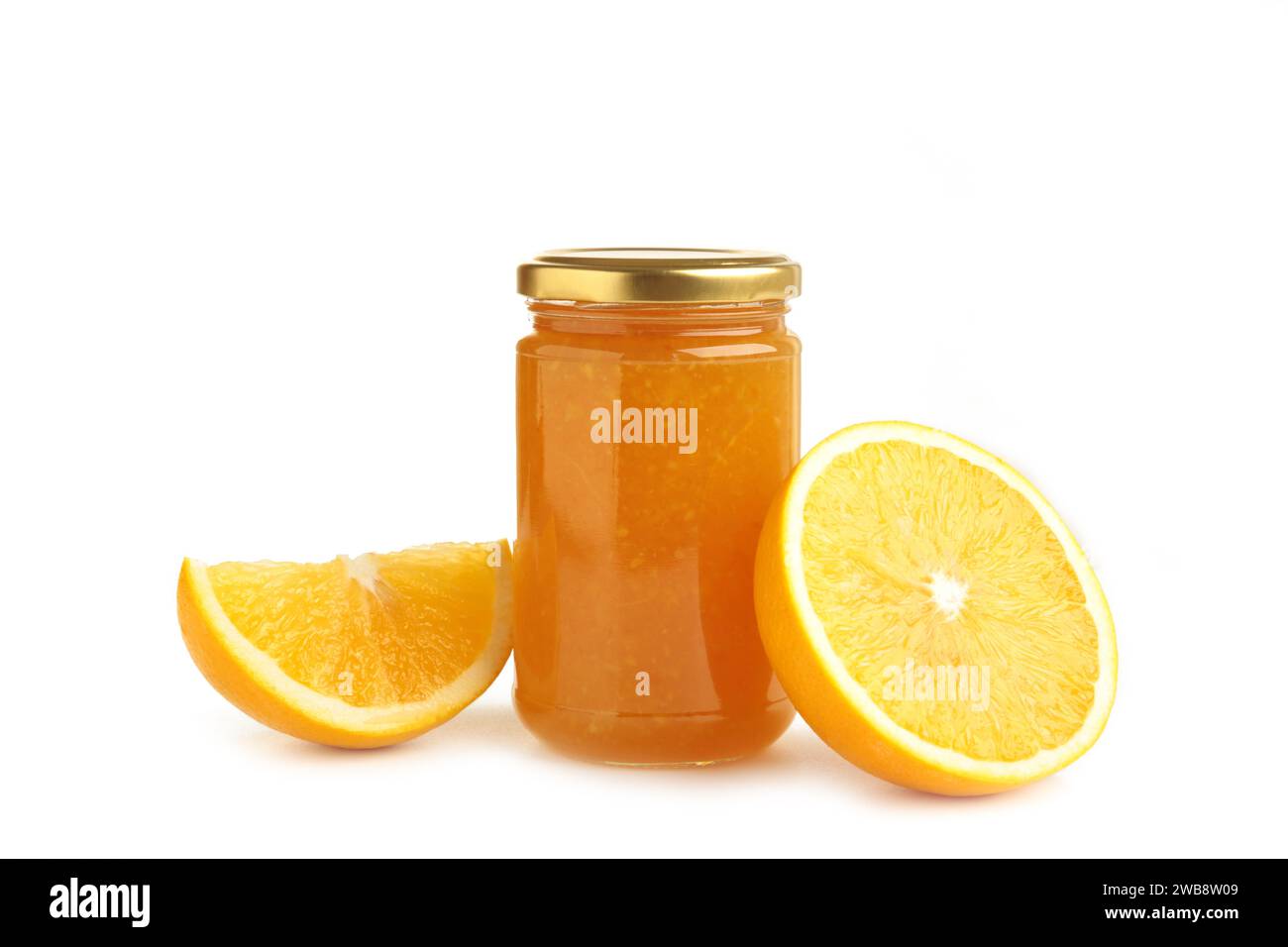 Barattolo di marmellata arancione isolato su sfondo bianco. Vista dall'alto Foto Stock