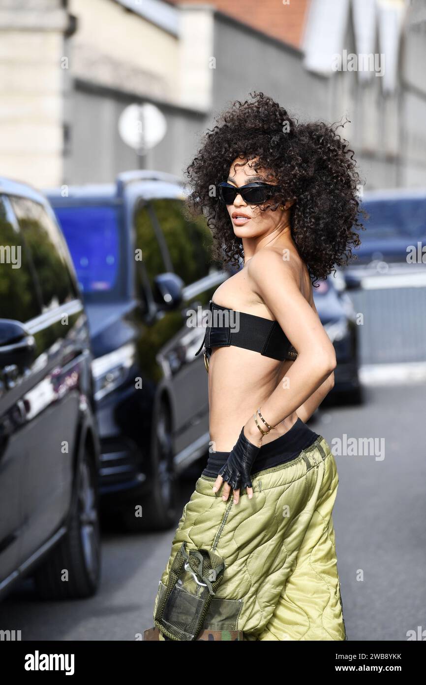 Leila Depina - tendenze Street Style alla settimana della moda di Parigi - Parigi - Francia Foto Stock