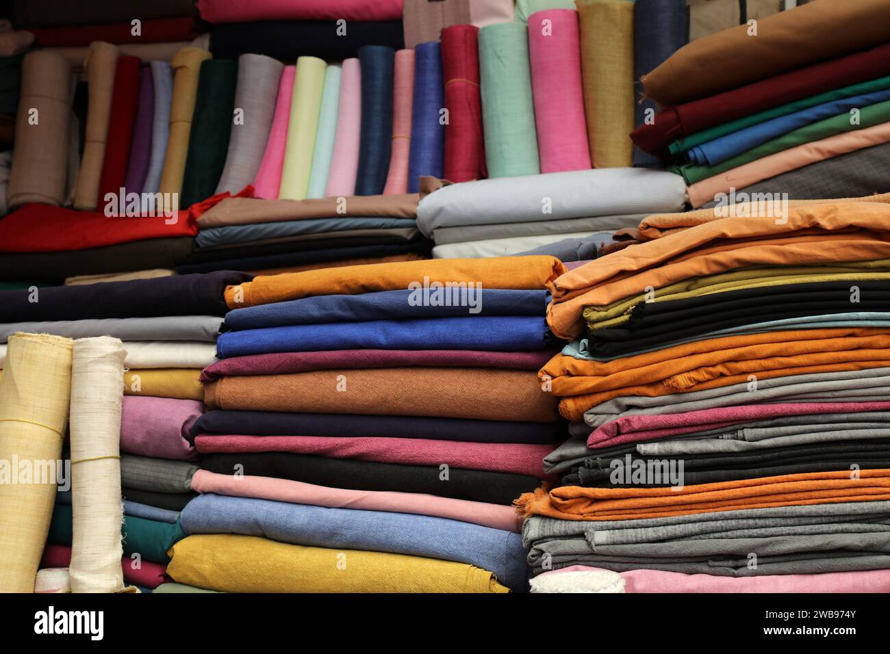 Negozio di tessuti e tessuti coreani al Gwangjang Market di Seoul, Corea del Sud. Foto Stock
