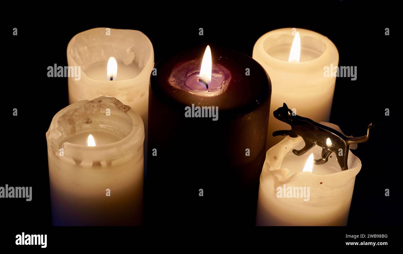 Piccola candela bianca immagini e fotografie stock ad alta risoluzione -  Alamy