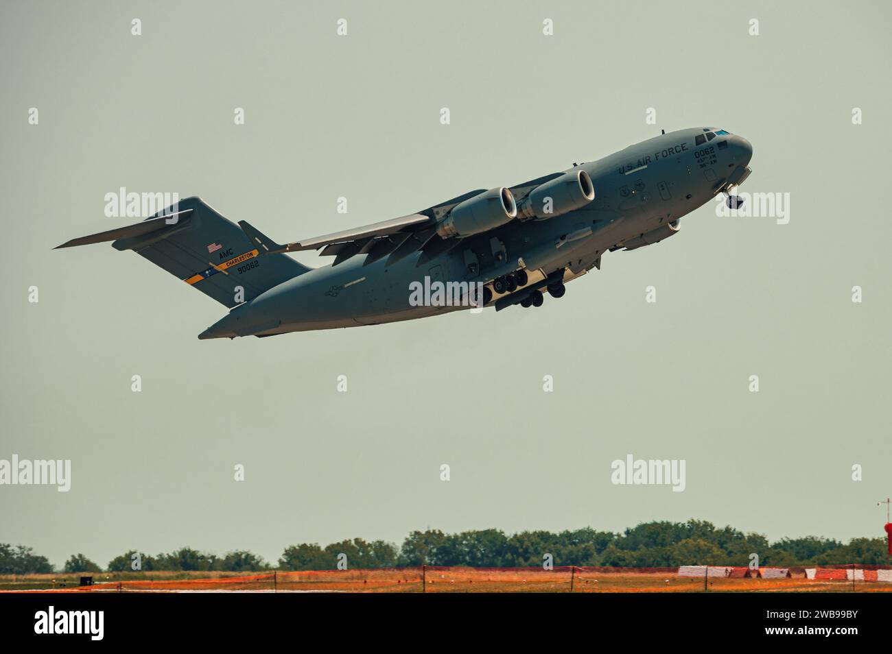 Un aereo della US Air Force in volo per uno spettacolo aereo Foto Stock
