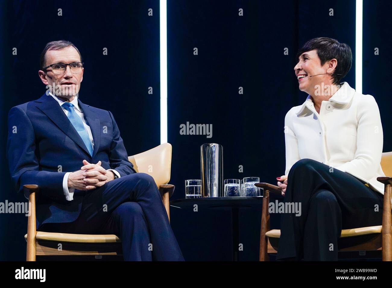 Oslo 20240109.Ministro norvegese degli affari esteri Espen Barth Eide (AP) (a sinistra) e Ine Marie Eriksen Søreide (H) durante la conferenza annuale dell'Associazione norvegese delle imprese a Oslo Spektrum. Foto: Terje Pedersen / NTB Foto Stock