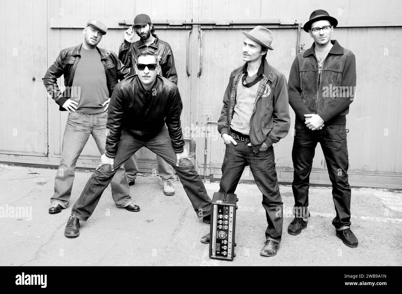 Milano Italia 2008-10-07 : il gruppo Casino Royale, servizio fotografico durante lo show televisivo musicale “Scalo 76” Foto Stock