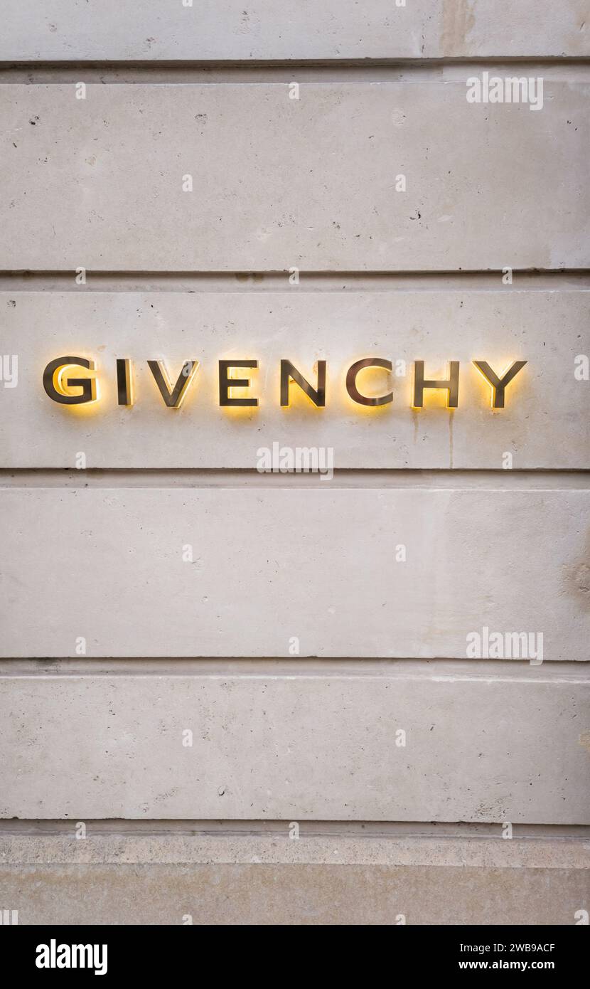 Francia, Parigi, 9 gennaio 2024 - Givenchy Company. Negozio di lusso a Parigi, Foto Stock