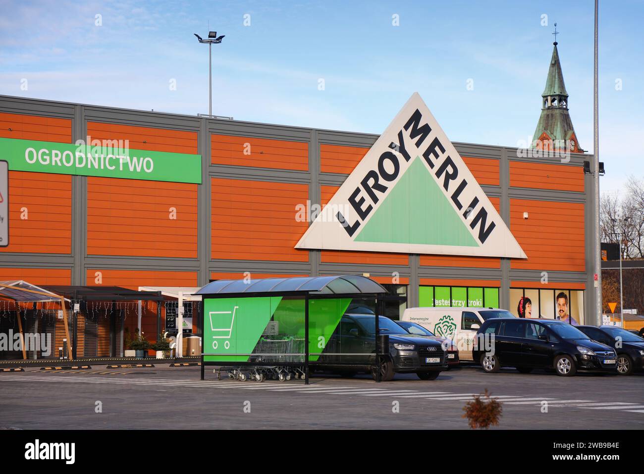 KATOWICE, POLONIA - 19 DICEMBRE 2023: Leroy Merlin, negozio per il miglioramento della casa e il giardinaggio in Polonia. La catena di negozi è una filiale di Groupe Mulliez. Foto Stock