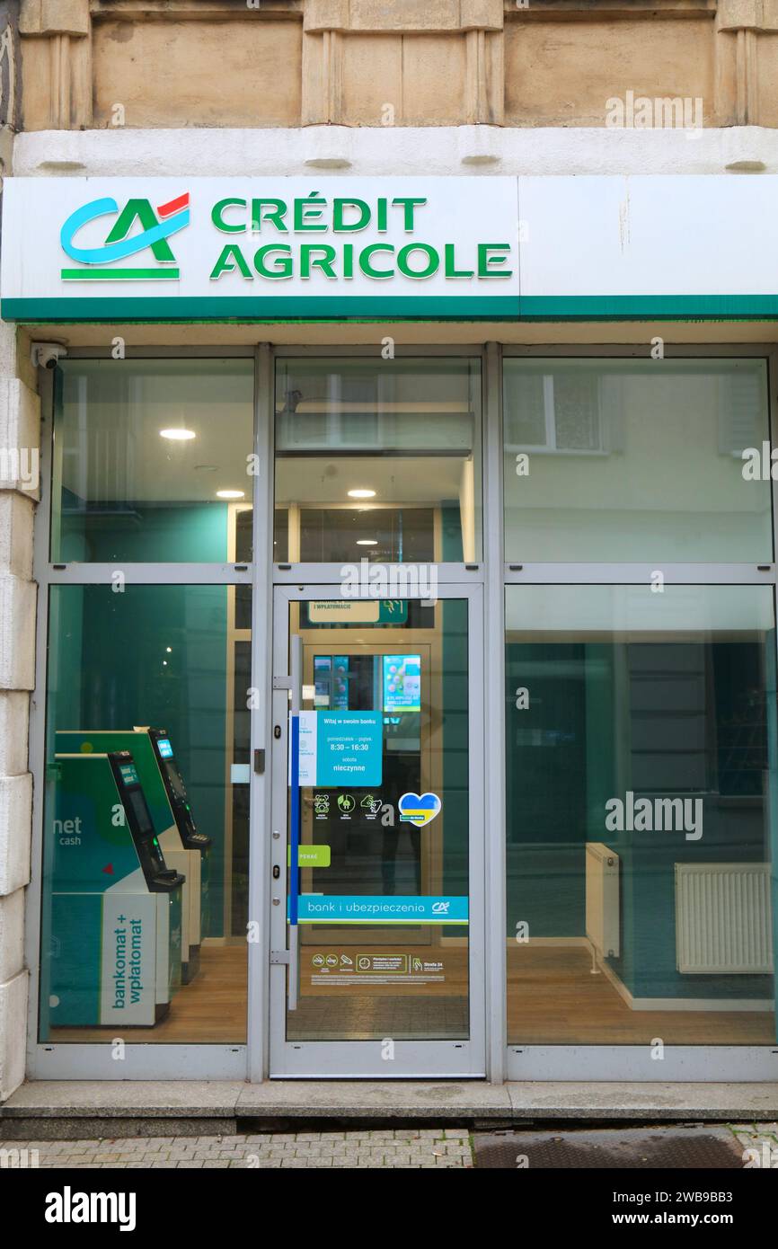 TARNOWSKIE GORY, POLONIA - 23 SETTEMBRE 2023: Filiale di credito agricole a Tarnowskie Gory. Banca commerciale con sede in Polonia. Foto Stock