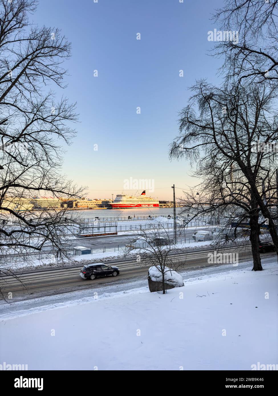 Vista del traghetto Viking Line nel porto di Helsinki in gennaio Foto Stock