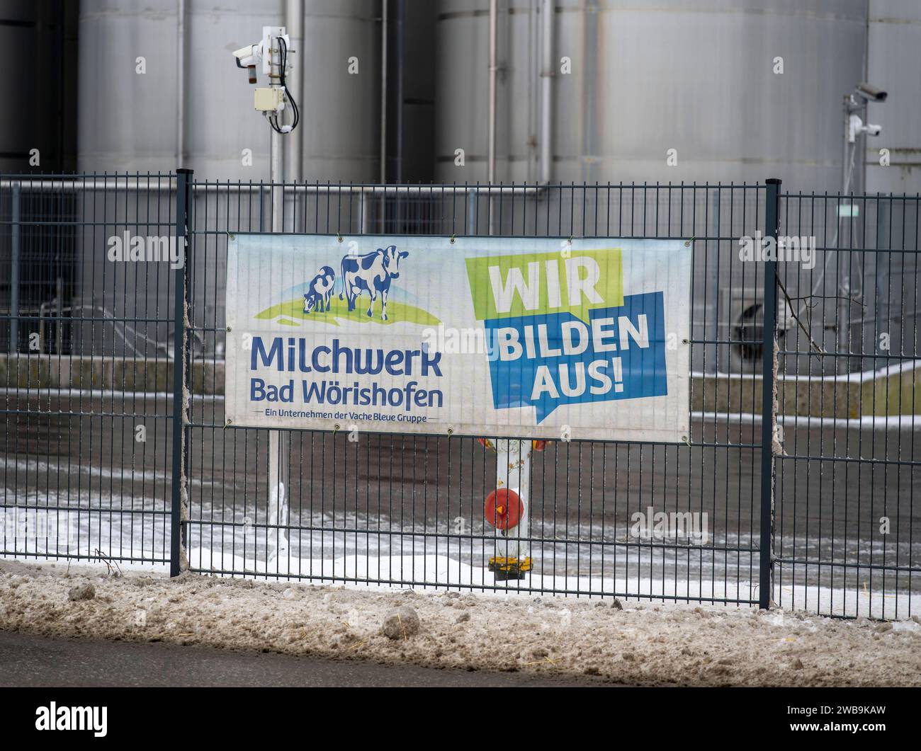 09.01.2024, Bad Unterallgäu im Wörishofen, Milchwerk Bad Wörishofen bildet Lehrlinge aus. Diese Molkerei gehört der belgischen VACHE BLEUE GRUPPE. 09.01.2024, Bauernstreik 09.01.2024, Bauernstreik *** 09 01 2024, Bad Unterallgäu in Wörishofen, Milchwerk Bad Wörishofen treni apprendisti questo caseificio appartiene al GRUPPO belga VACHE BLEUE 09 01 2024, sciopero degli agricoltori 09 01 2024, sciopero degli agricoltori Foto Stock