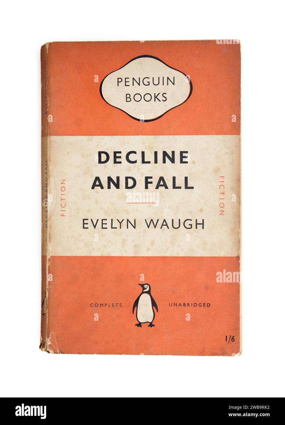 Copertina dell'edizione cartacea dei Pinguini del 1937 di Decline and Fall di Evelyn Waugh Foto Stock