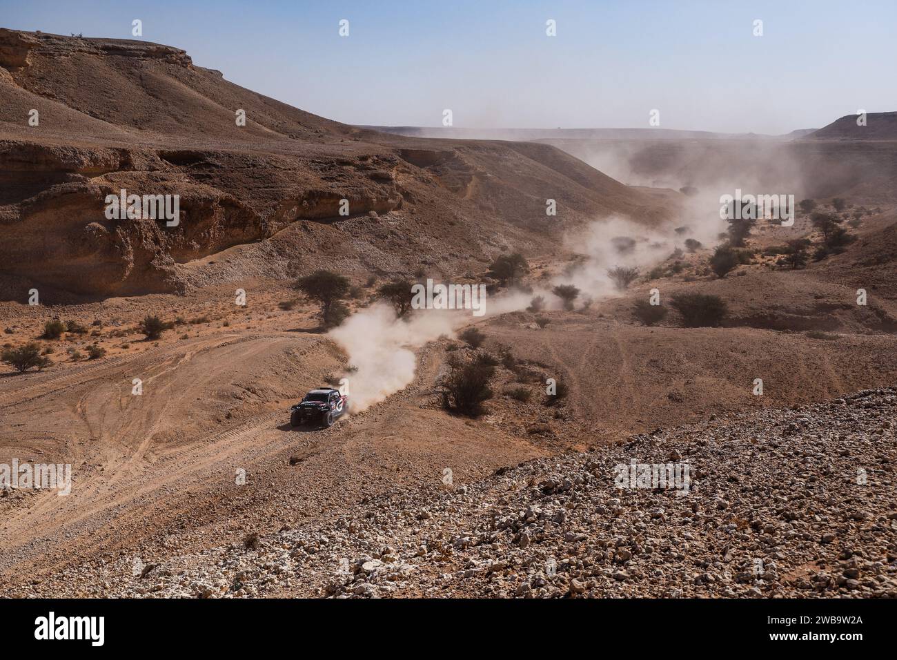 243 BOTTERILL Guy David (zaf), CUMMINGS Brett (zaf), Toyota Gazoo Racing, Toyota GR DKR Hilux, FIA Ultimate, azione durante la fase 4 della Dakar 2024 il 9 gennaio 2024 tra al Salamiya e al-Hofuf, Arabia Saudita Foto Stock