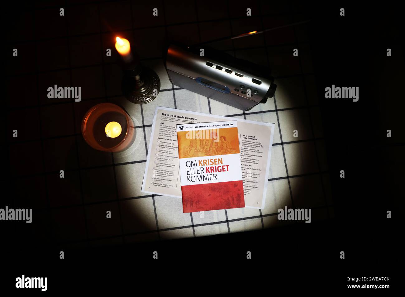 Motala, Svezia. 9 gennaio 2024. "Se arriva la guerra" informazioni in una casa che potrebbe essere necessaria in una crisi o in una guerra. "IF the War Comes" (svedese: OM kriget kommer) è un opuscolo originariamente preparato dal Comandante Supremo delle forze armate svedesi. Credito: Jeppe Gustafsson/Alamy Live News Foto Stock