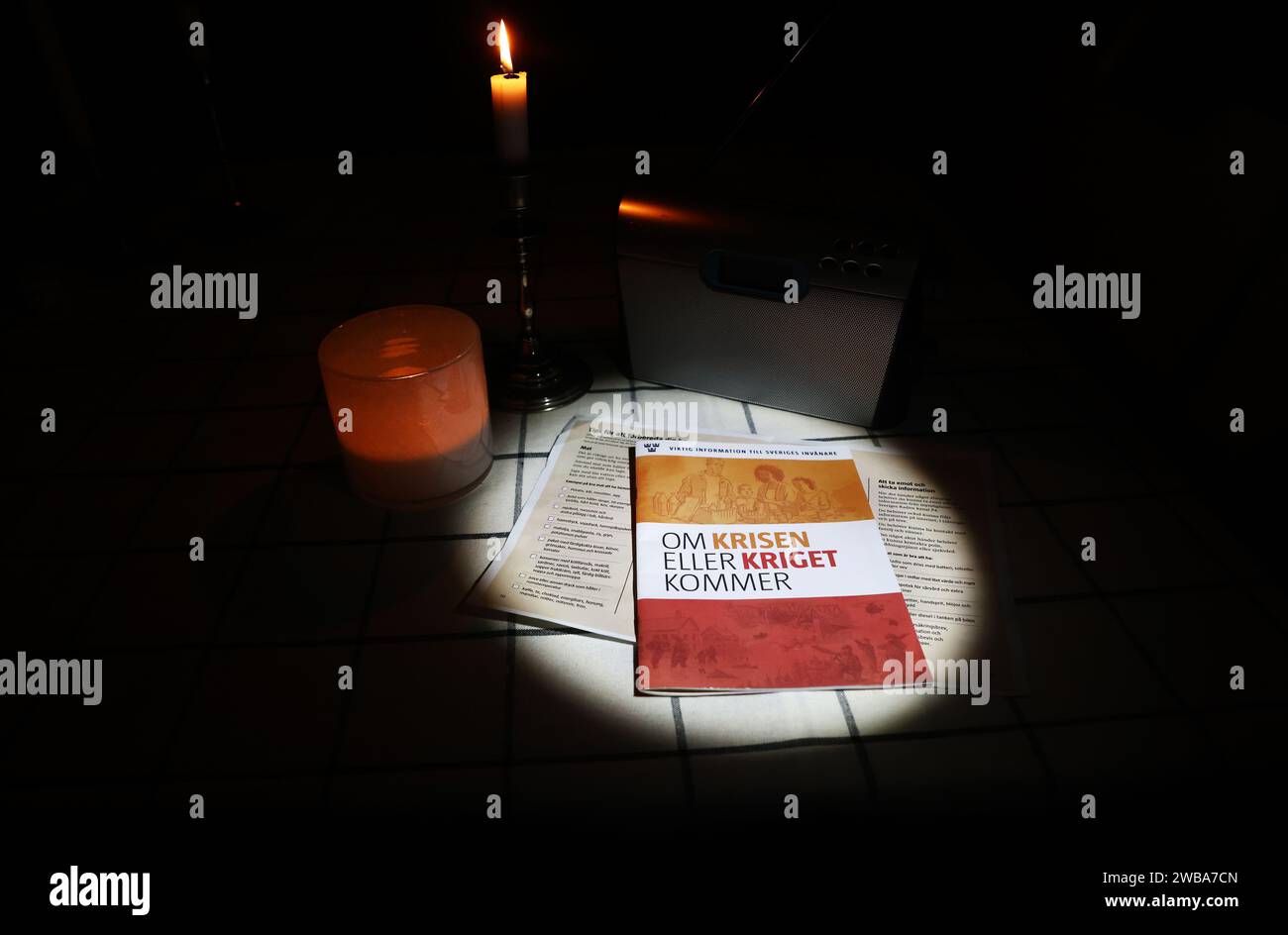 Motala, Svezia. 9 gennaio 2024. "Se arriva la guerra" informazioni in una casa che potrebbe essere necessaria in una crisi o in una guerra. "IF the War Comes" (svedese: OM kriget kommer) è un opuscolo originariamente preparato dal Comandante Supremo delle forze armate svedesi. Credito: Jeppe Gustafsson/Alamy Live News Foto Stock