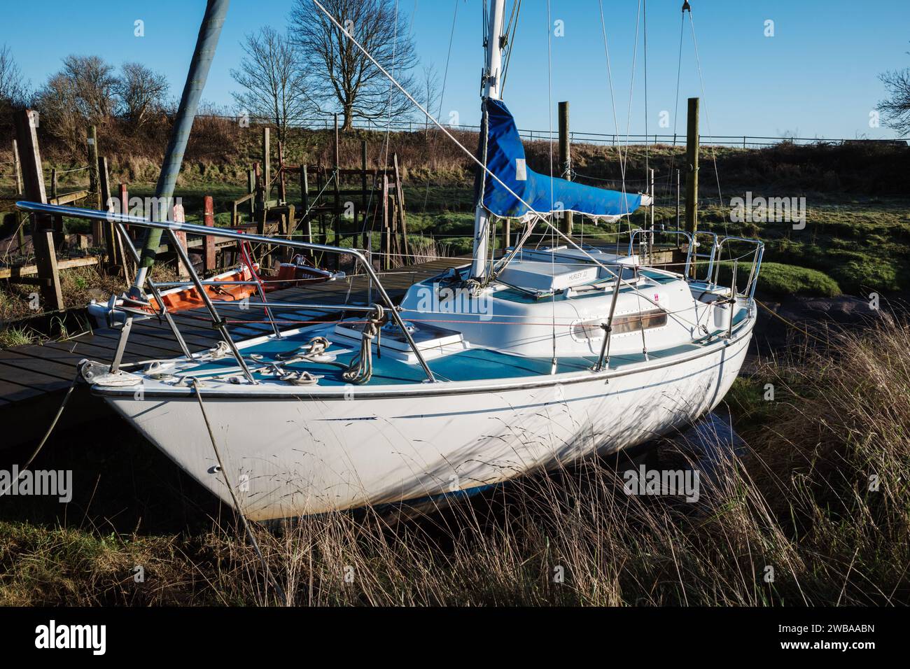 Attracchi in legno per barche sul fiume Wyre Lancashire UK Foto Stock