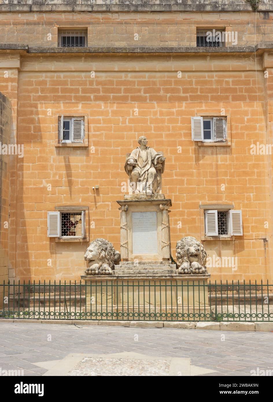 Upper Barrakka Gardens, Malta, la Valletta. Statua di Sir Giuseppe Niccolo Zammit, c.1768 -1823. Giudice maltese. Foto Stock